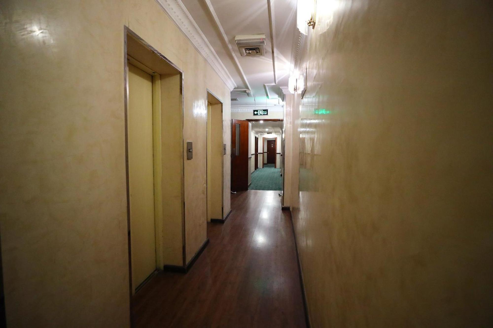 Oyo 112 Semiramis Hotel Manama Extérieur photo